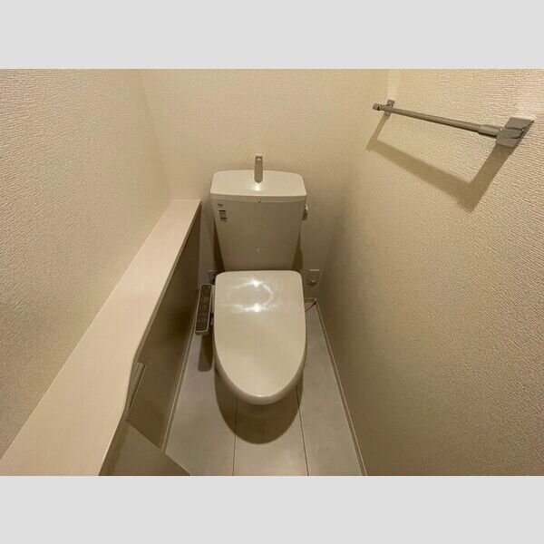 トイレ (温水洗浄暖房便座)