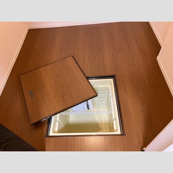 収納 (床下収納)