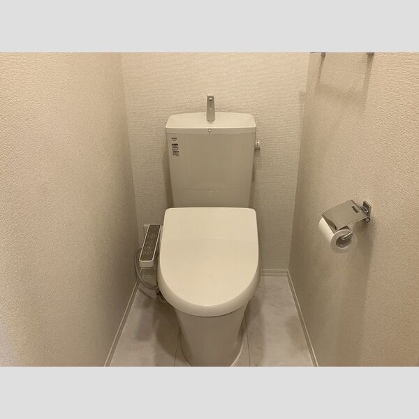 トイレ (温水洗浄暖房便座)