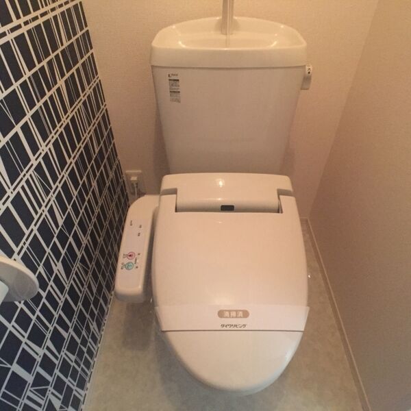 トイレ (温水洗浄暖房便座)