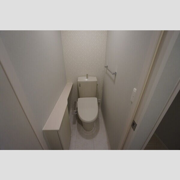 トイレ (温水洗浄暖房便座(収納付き))