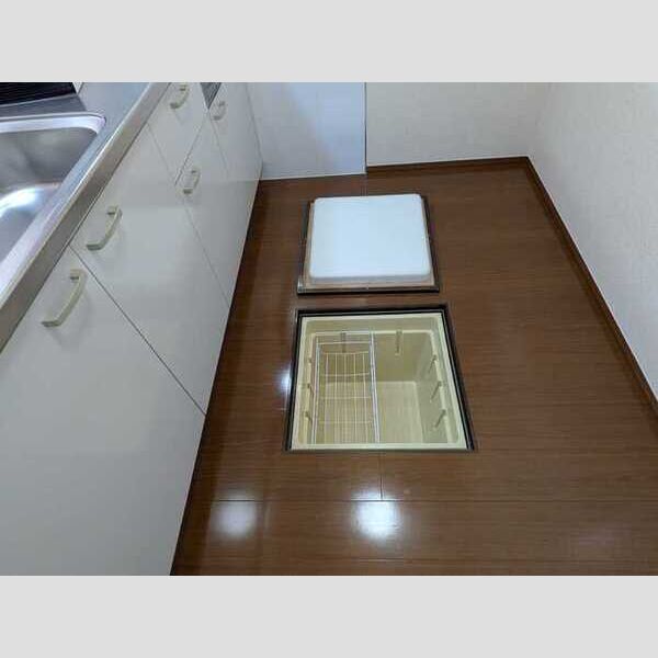 収納 (床下収納)