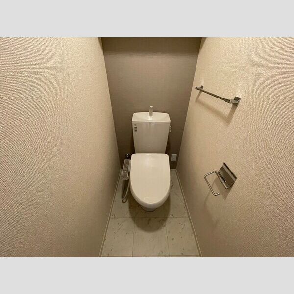 トイレ (温水洗浄暖房便座)