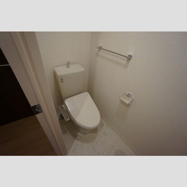 トイレ (温水洗浄暖房便座)