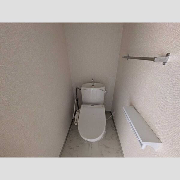 トイレ (温水洗浄暖房便座)