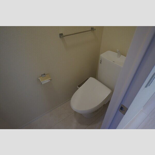 トイレ (温水洗浄暖房便座)