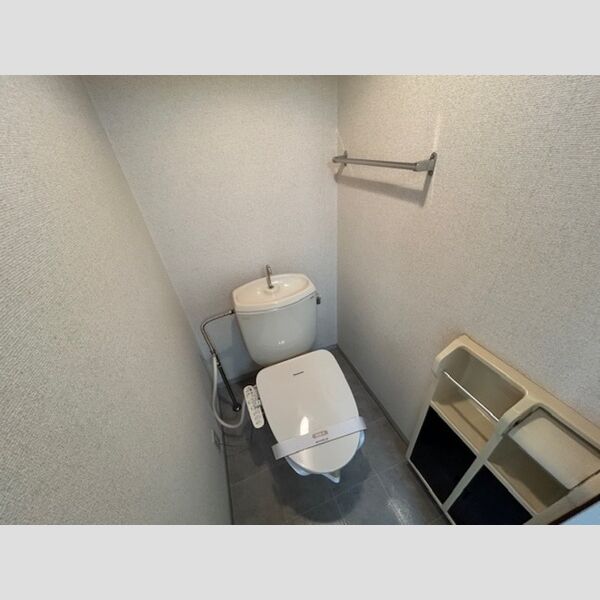 トイレ (トイレ)