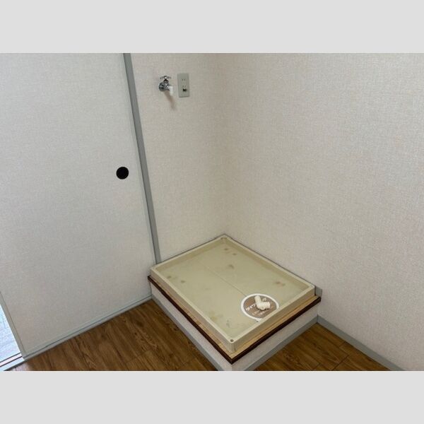 洗面所 (洗濯機置き場)