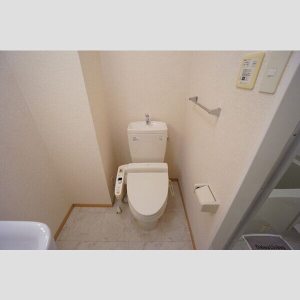 トイレ (温水洗浄暖房便座)