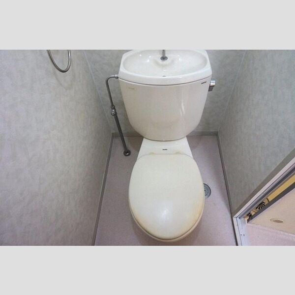 トイレ (トイレ)