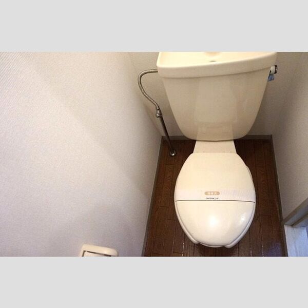 トイレ (トイレ)