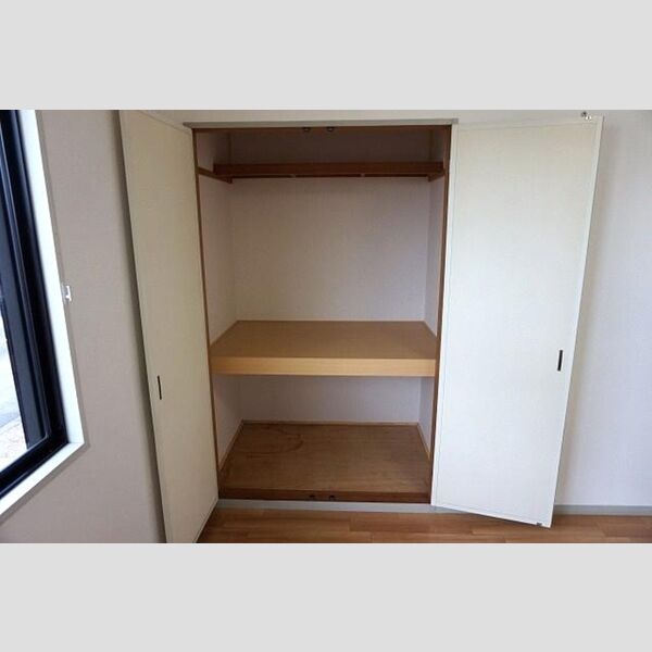 収納 (北洋室収納)