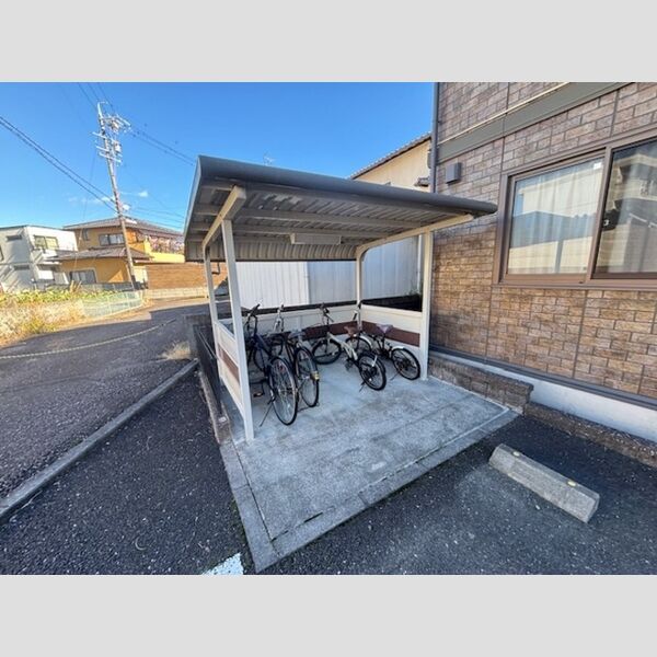 現地周辺 (駐輪場)