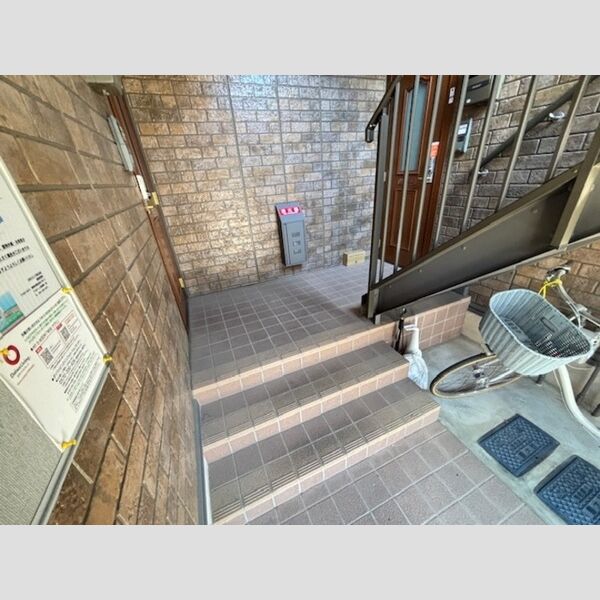 エントランス (エントランス)