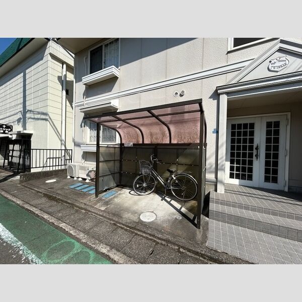 現地周辺 (駐輪場)