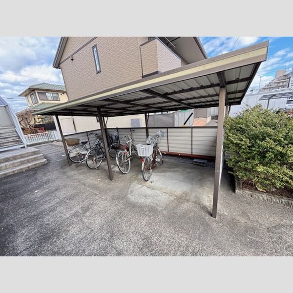 現地周辺 (駐輪場)