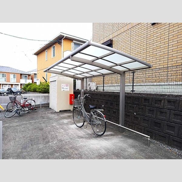 現地周辺 (駐輪場)