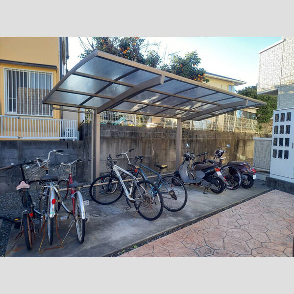 現地周辺 (駐輪場)