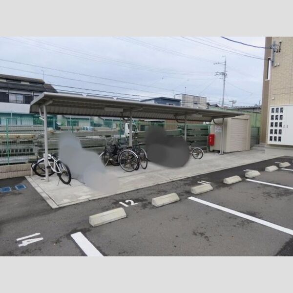 現地周辺 (駐輪場)