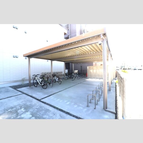 現地周辺 (駐輪場)