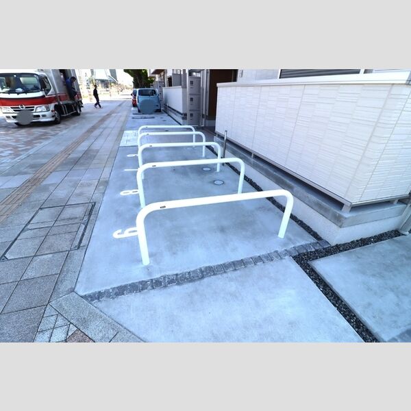 現地周辺 (バイク置場)