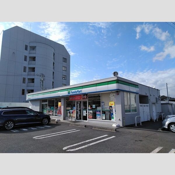 現地周辺 (コンビニエンスストア)