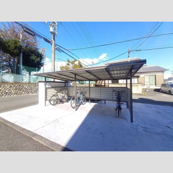 現地周辺 (駐輪場)