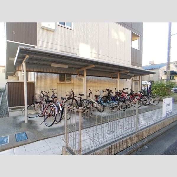 現地周辺 (駐輪場)