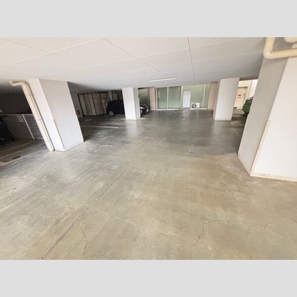 駐車場 (屋内駐車場)