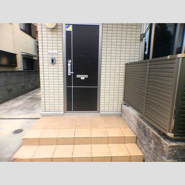 エントランス (エントランス)