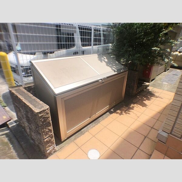 現地周辺 (ゴミ置き場)