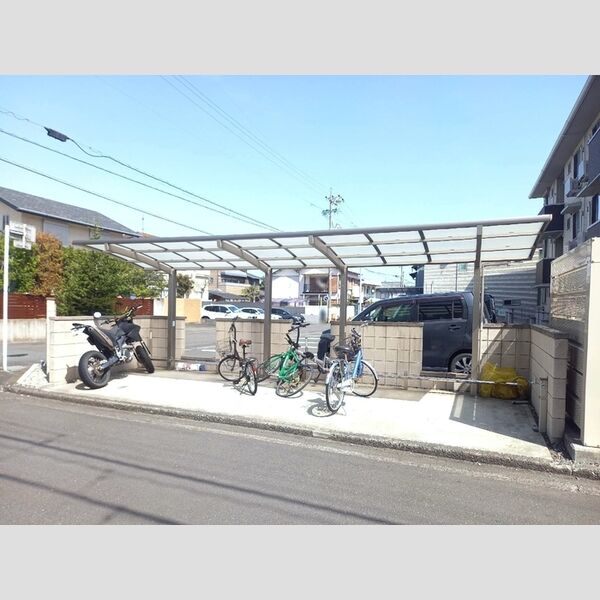 現地周辺 (駐輪場)