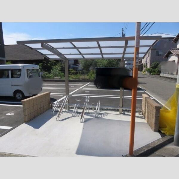 現地周辺 (駐輪場)