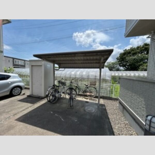 現地周辺 (駐輪場)