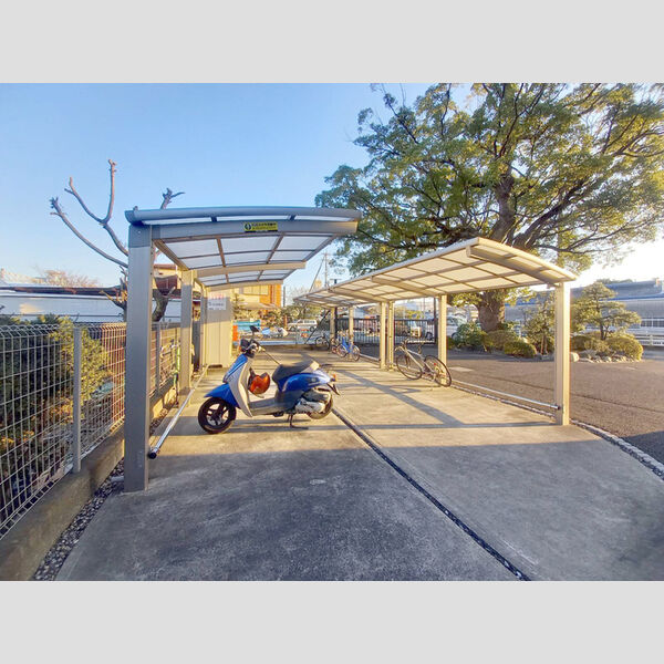 現地周辺 (駐輪場)