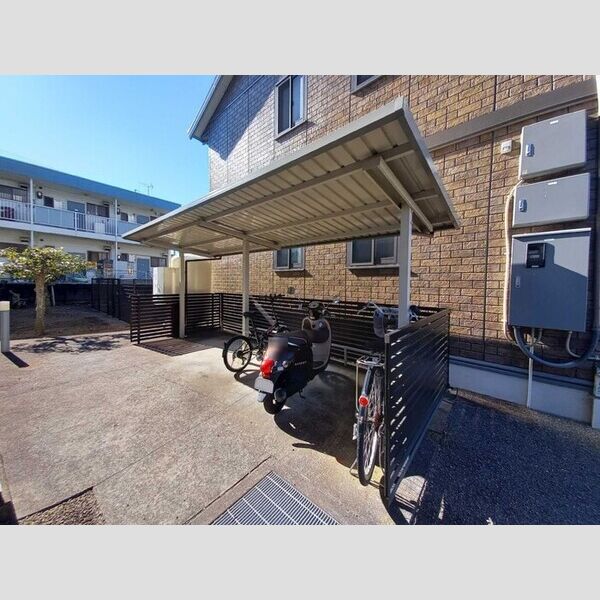 現地周辺 (駐輪場)