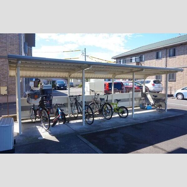 現地周辺 (駐輪場)