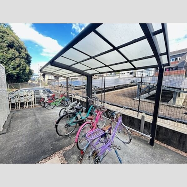 現地周辺 (駐輪場)