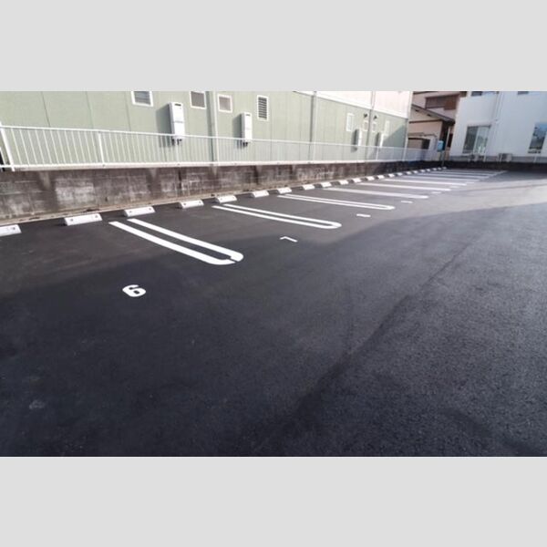 駐車場 (駐車場全16区画)