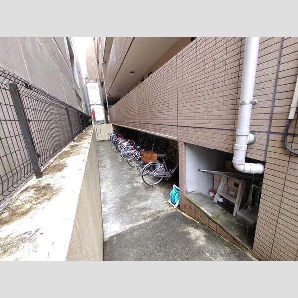 現地周辺 (駐輪場)