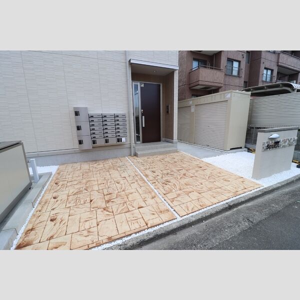 エントランス (エントランス)