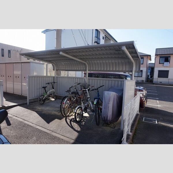 現地周辺 (駐輪場)