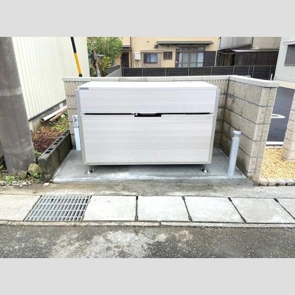 現地周辺 (ダストボックス)