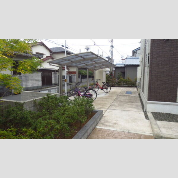 現地周辺 (自転車置場)