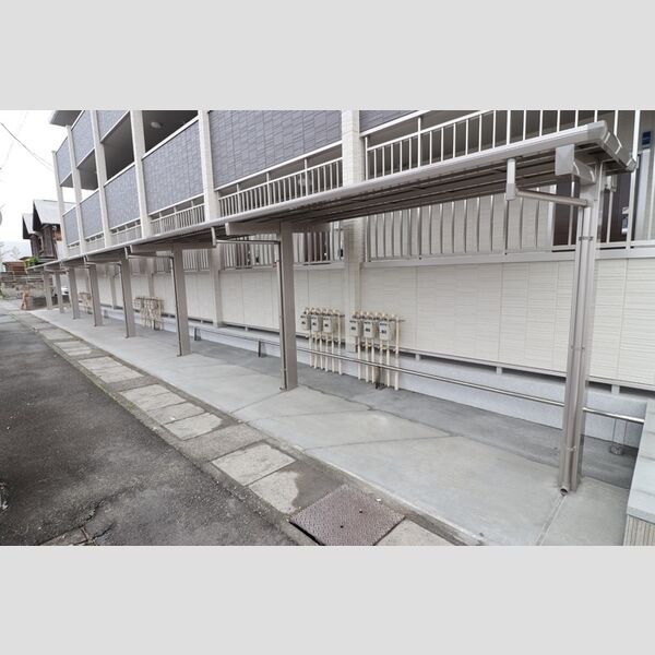 現地周辺 (駐輪場)