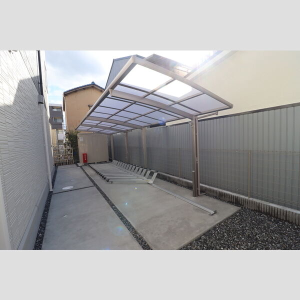 現地周辺 (駐輪場)