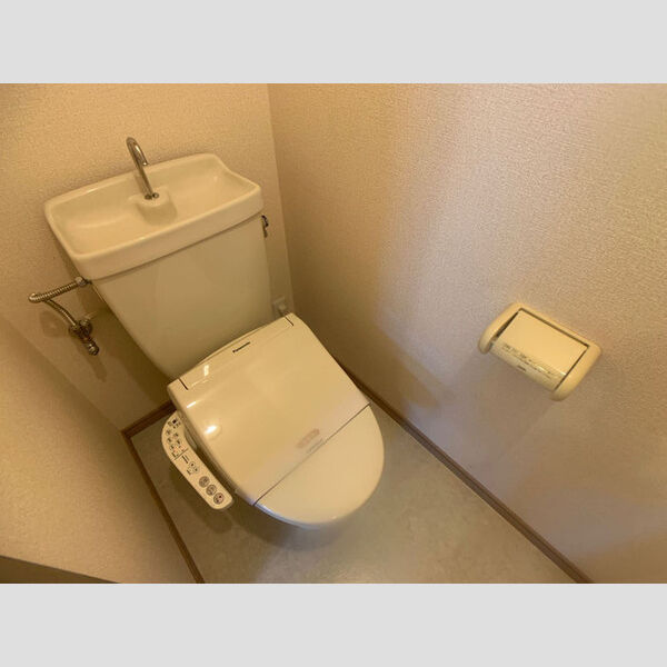 トイレ (トイレ)