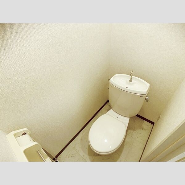 トイレ (トイレ)