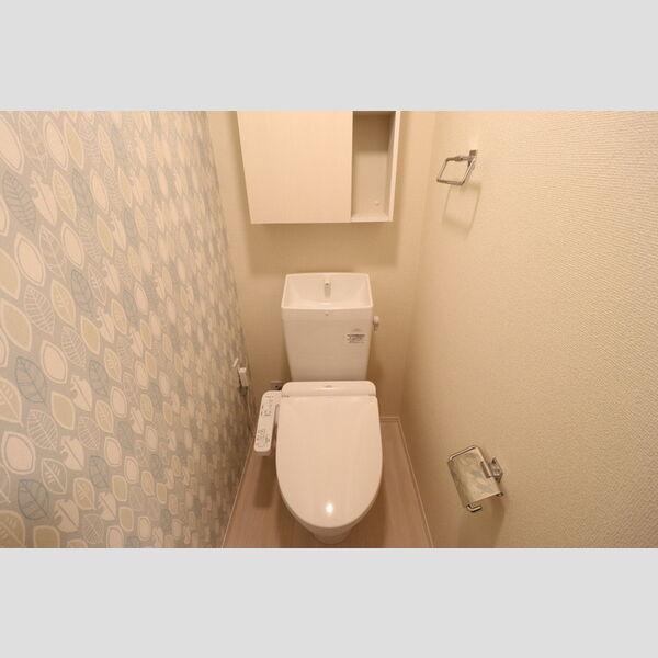 トイレ (洗浄機能付き暖房便座)