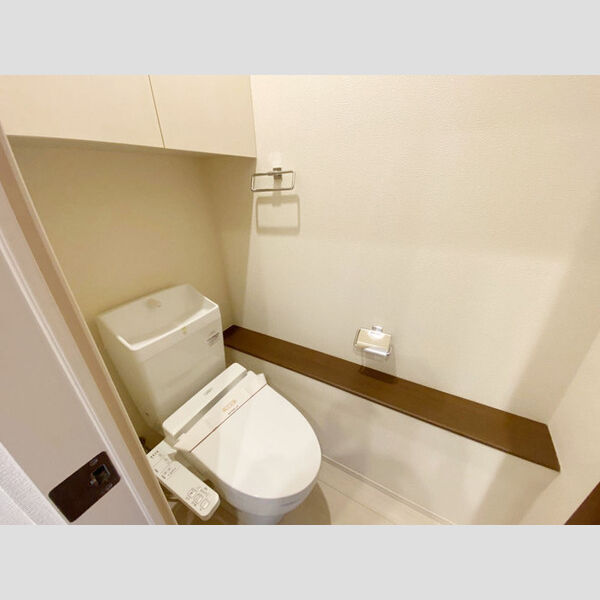 トイレ (トイレ)